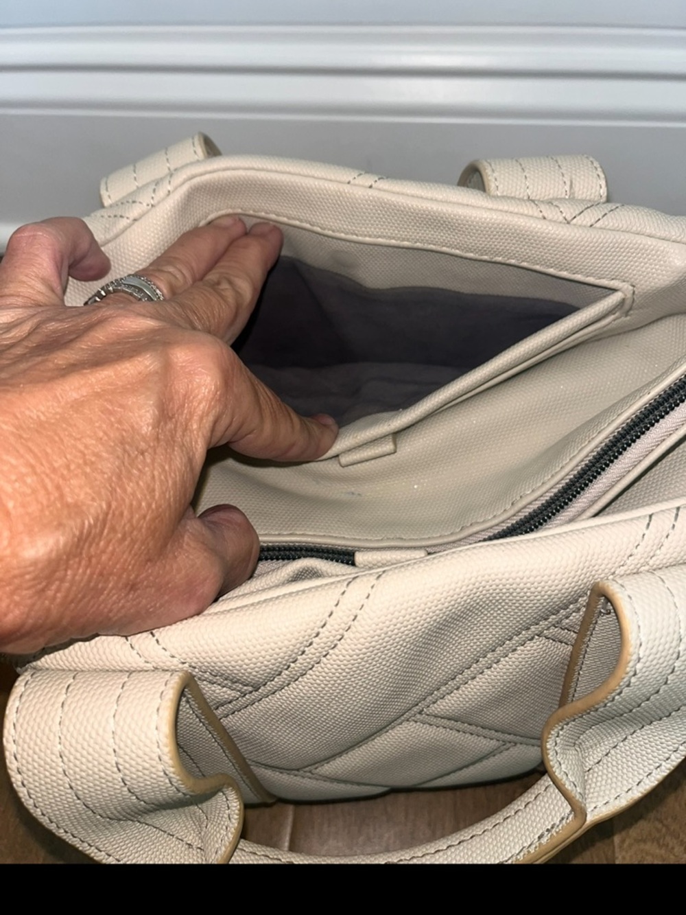 Lug Dory Medium Matte Luxe VL w/ Tote Handles - One Rub Spot on Handle See Pic - Picture 6 of 15